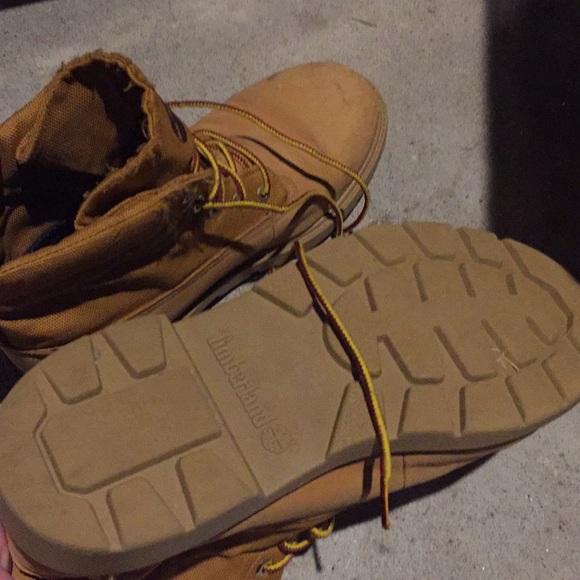 Boys Timberlands boots size 5 - Picture 3 of 4